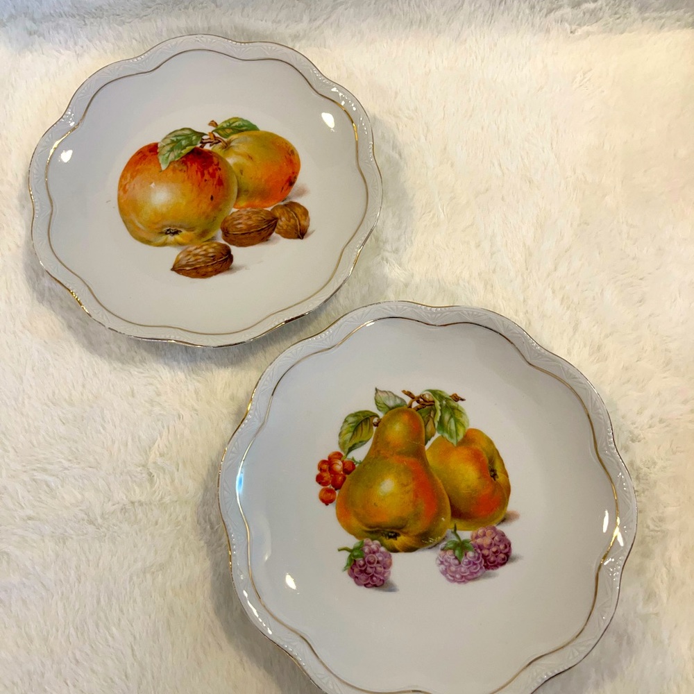 Set if 2 decorative plates